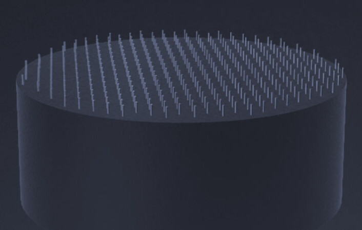 Nanotrådene vokser opp fra underlaget. Her er vist et tykt silisiumunderlag til sammenligning. Grafenunderlaget er mye tynnere. (Foto: (Bilde: CrayoNano)) Nanotrådene vokser opp fra underlaget. Her er vist et tykt silisiumunderlag til sammenligning. Grafenunderlaget er mye tynnere. (Foto: (Bilde: CrayoNano))