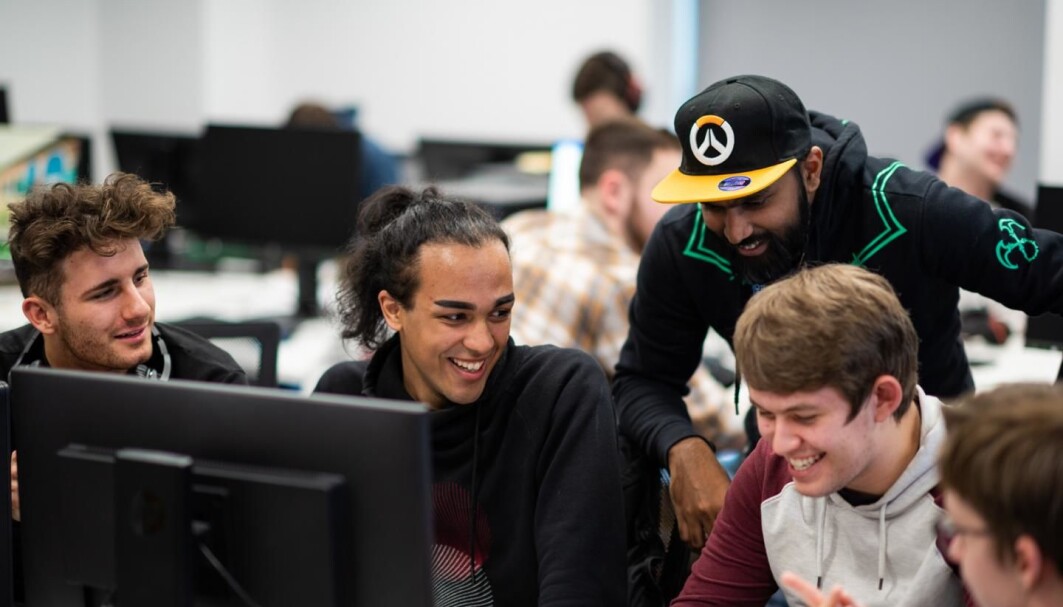 Elever ved University of Chichester kan nå studere e-sport og videospill i sin bachelorgrad. Elever ved University of Chichester kan nå studere e-sport og videospill i sin bachelorgrad.