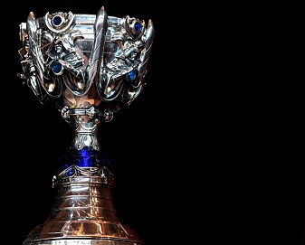 Trofeet fra verdensmesterskapet i League of Legends i 2019. Trofeet fra verdensmesterskapet i League of Legends i 2019.