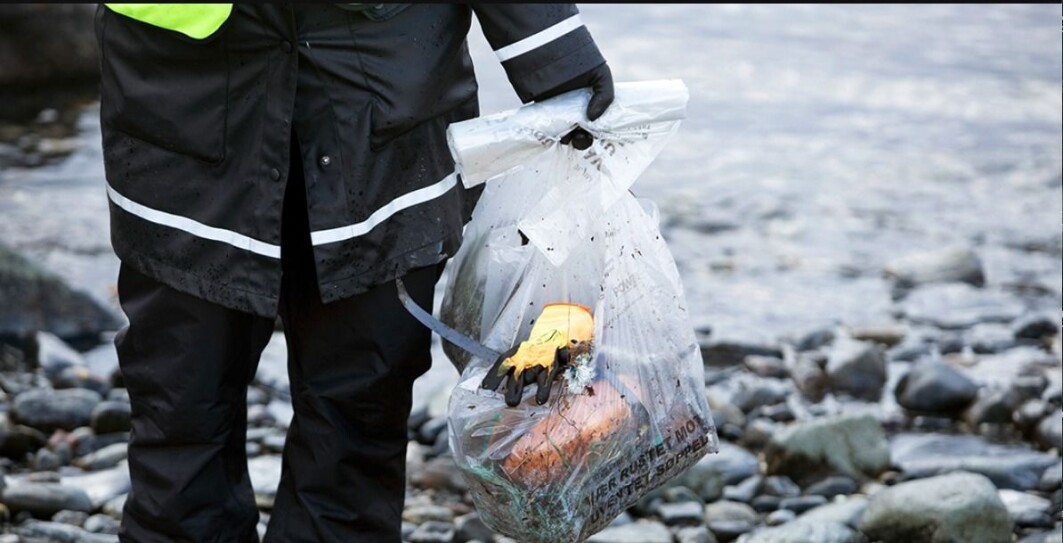 Starting next year, people will be able to use their mobile phones to photograph plastic objects they find along the shore. A new app is designed to recognize the source of the plastic. Starting next year, people will be able to use their mobile phones to photograph plastic objects they find along the shore. A new app is designed to recognize the source of the plastic.