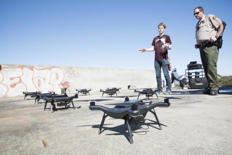 Andreas Engebråten har jobbet mye for å få dronene til å samhandle. Det er der den store utfordringen ligger.