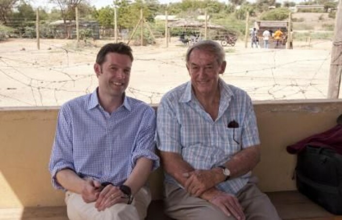 Peter C. Kjærgaard (til venstre) arbeider med et stort internasjonalt prosjekt med forskere fra Cambridge University, Harvard University, Turkana Basin Institute i Kenya samt Aarhus universitet. Prosjektet skal bringe sammen biologiske og kulturelle data for å svare på det helt store spørsmålet: Hva gjør mennesker til mennesker? På bildet ser vi til høyre Richard Leakey, som også er en del av prosjektarbeidet. Leakey er en del av den legendariske Leakey-familien av paleontologer som har vært med på å forme forståelsen vår av menneskets opprinnelse. (Foto: Peter C. Kjærgaard) Peter C. Kjærgaard (til venstre) arbeider med et stort internasjonalt prosjekt med forskere fra Cambridge University, Harvard University, Turkana Basin Institute i Kenya samt Aarhus universitet. Prosjektet skal bringe sammen biologiske og kulturelle data for å svare på det helt store spørsmålet: Hva gjør mennesker til mennesker? På bildet ser vi til høyre Richard Leakey, som også er en del av prosjektarbeidet. Leakey er en del av den legendariske Leakey-familien av paleontologer som har vært med på å forme forståelsen vår av menneskets opprinnelse. (Foto: Peter C. Kjærgaard)