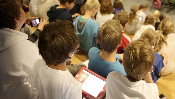 Sjuandeklassingar ved Buvik skole under testing av dataspelet Lecture Quiz. (Foto: Unni Eikeseth, NRK) Sjuandeklassingar ved Buvik skole under testing av dataspelet Lecture Quiz. (Foto: Unni Eikeseth, NRK)