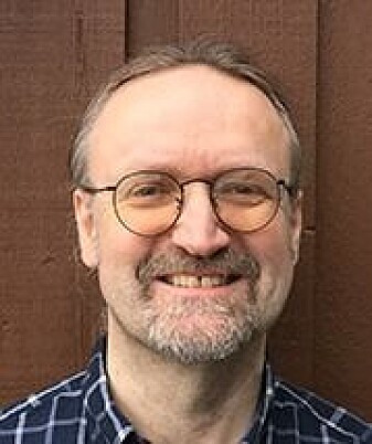 – Eg såg at CI-teknologien ikkje kan gjengje stemte konsonantar heilt korrekt, seier Arne Kirkhorn Rødvik. – Eg såg at CI-teknologien ikkje kan gjengje stemte konsonantar heilt korrekt, seier Arne Kirkhorn Rødvik.