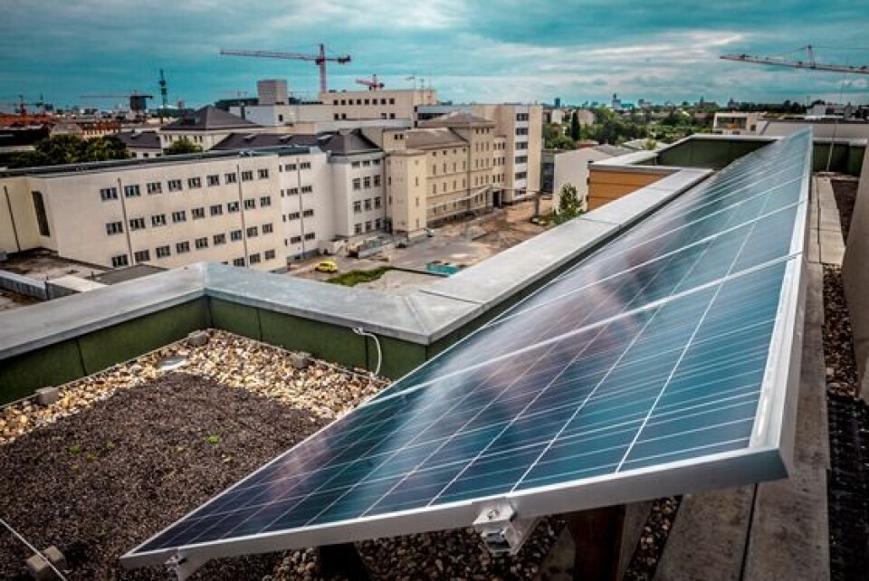 Tyskland har blitt verdens største produsent av solenergi, mye takket være at husholdninger kan inngå en kontrakt som gir fast pris og forrang i strømnettet i 20 år. (Foto: Scanpix, Jan-Morten Bjørnbakk)