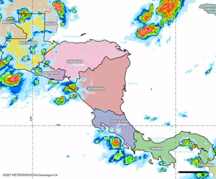 "Kart over Mellom-Amerika som viser nedbørsmengde basert på satelittovervåking"