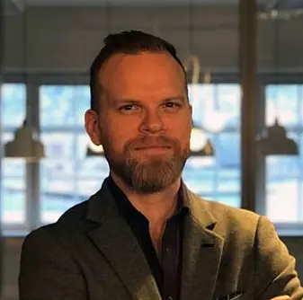 Claes Lyth Walsø bruker språkteknologi til å følge med på hva som skrives om kundene i norske medier.