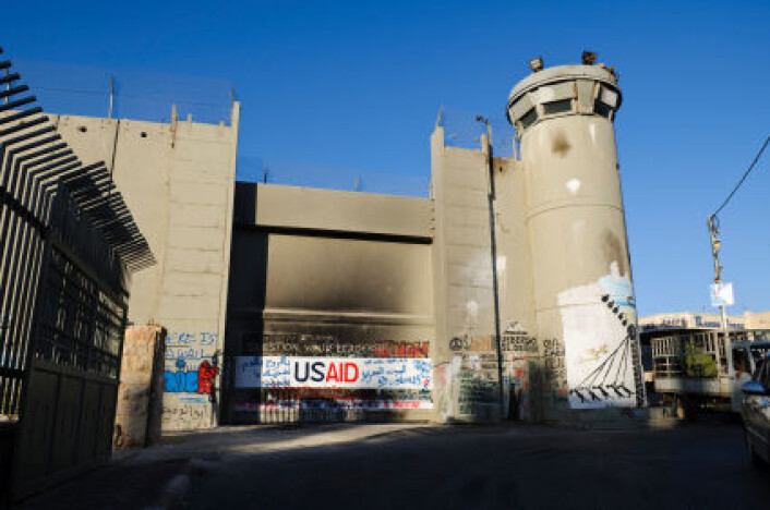 Et vakttårn i Betlehem, ved muren som skiller det palestinske området Vestbredden fra Israel. (Foto: iStockphoto) Et vakttårn i Betlehem, ved muren som skiller det palestinske området Vestbredden fra Israel. (Foto: iStockphoto)