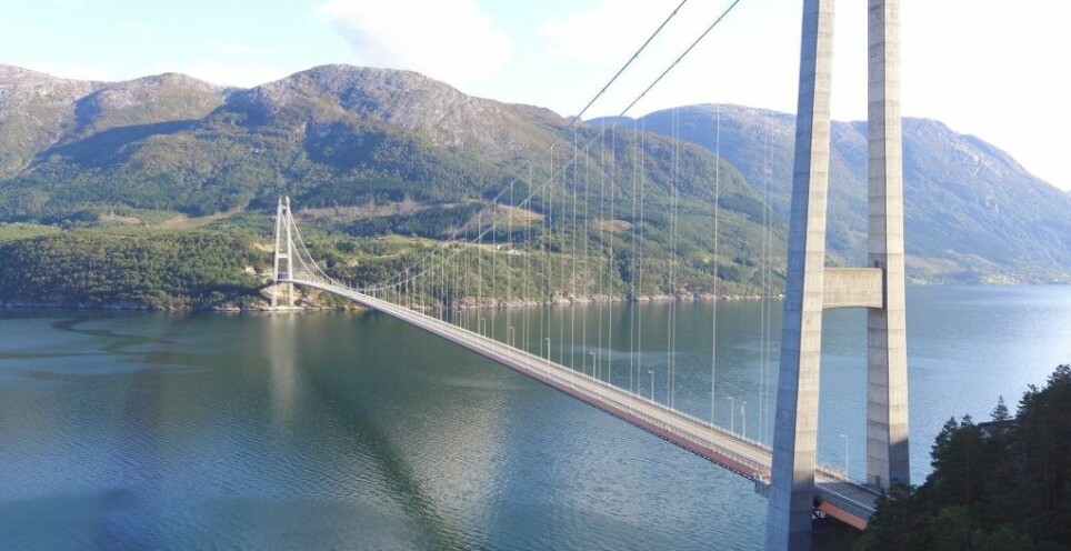 Tor Martin Lystad has performed full-scale wind measurement tests on the Hardanger Bridge for his research work.