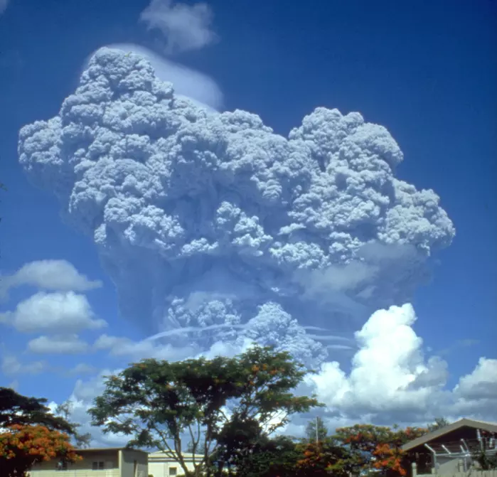 Vulkanen Pinatubo på Filippinene blåste store mengder partikler og gasser ut i atmosfæren da den brøt ut i 1991.