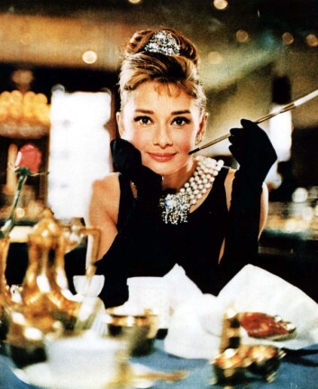 Filmstjerner som Audrey Hepburn var forbilder, og gjorde at røying ble oppfattet som elegant og bra. (Foto: Cinematekene/Filmweb) Filmstjerner som Audrey Hepburn var forbilder, og gjorde at røying ble oppfattet som elegant og bra. (Foto: Cinematekene/Filmweb)