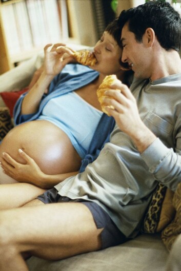 Gravid-myte: Hun får lyst på croissanter klokka tre om natta - og partneren stiller opp og drar på nattlig bakevareleting. (Foto: Colourbox) Gravid-myte: Hun får lyst på croissanter klokka tre om natta - og partneren stiller opp og drar på nattlig bakevareleting. (Foto: Colourbox)