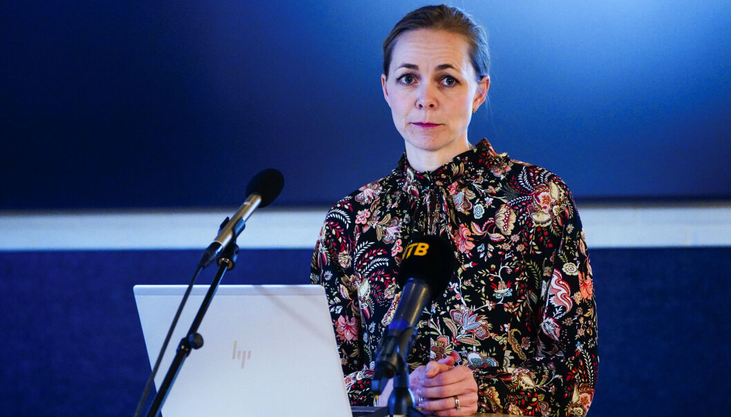 Overlege i FHI, Sara Watle på pressemøte der det orienteres om godkjenning, anbefaling, effekt og distribusjon av AstraZeneca vaksinen. Overlege i FHI, Sara Watle på pressemøte der det orienteres om godkjenning, anbefaling, effekt og distribusjon av AstraZeneca vaksinen.