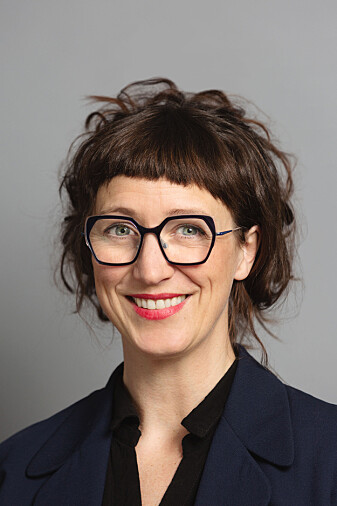 Tina Maria Lie er sykepleier ved Oslo skadelegevakt. Hun og kollegene er glade for å kunne bruke munnbind på jobb, men etterlyser mer forskning på ulempene. Tina Maria Lie er sykepleier ved Oslo skadelegevakt. Hun og kollegene er glade for å kunne bruke munnbind på jobb, men etterlyser mer forskning på ulempene.