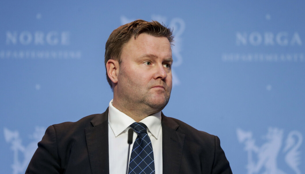 Assisterende direktør i Helsedirektoratet, Espen Rostrup Nakstad, sier norske barn kan få koronavaksine til høsten om EUs legemiddelbyrå (EMA) godkjenner Pfizer-vaksinen for barn. Assisterende direktør i Helsedirektoratet, Espen Rostrup Nakstad, sier norske barn kan få koronavaksine til høsten om EUs legemiddelbyrå (EMA) godkjenner Pfizer-vaksinen for barn.
