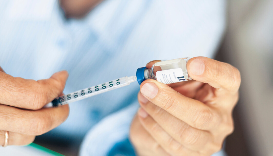 En del pasienter med diabetes type 2 må ha tilskudd av hormonet insulin. Det medfører daglige stikk. Men nå vil forskere gjøre det mulig å sette insulin en gang i uken. En del pasienter med diabetes type 2 må ha tilskudd av hormonet insulin. Det medfører daglige stikk. Men nå vil forskere gjøre det mulig å sette insulin en gang i uken.