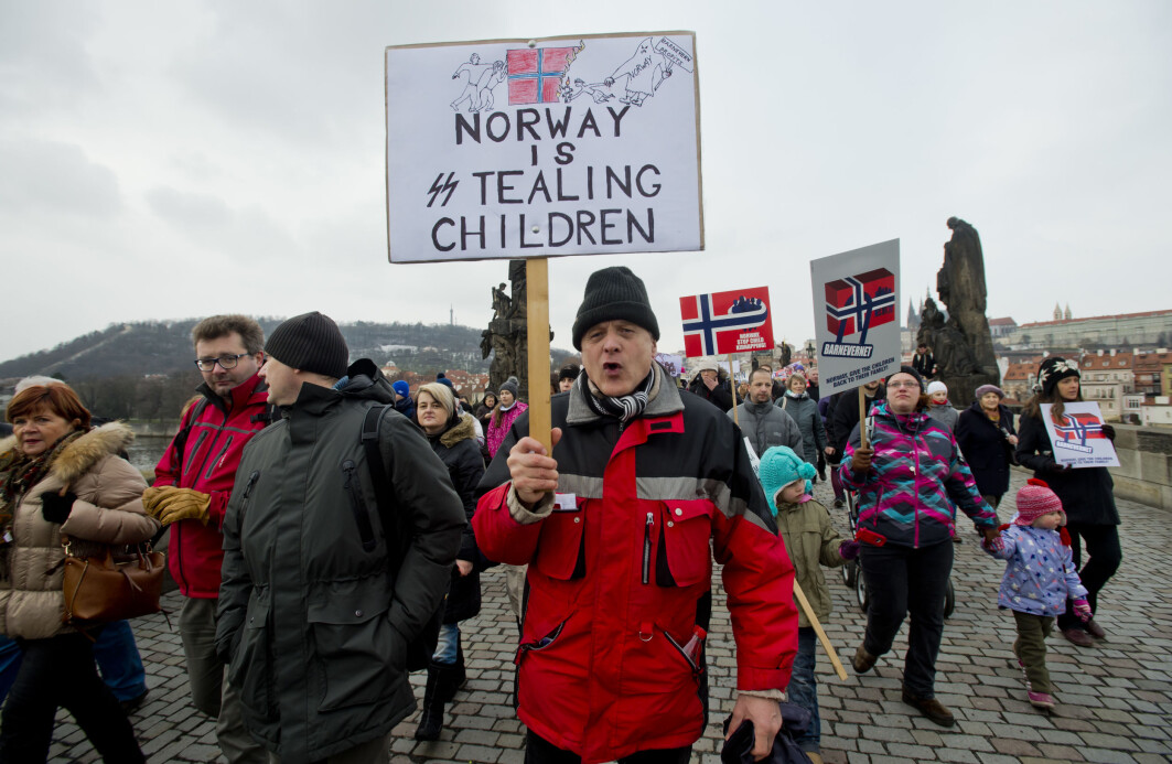 TOUGH CRITICISM: Kristin Haugevik (NUPI) and Cecilie B. Neumann (OsloMet) have studied how states manage international criticism. In 2016, international criticism of the Norwegian Child Welfare Services peaked. Here from a demonstration in Prague, January 2016. TOUGH CRITICISM: Kristin Haugevik (NUPI) and Cecilie B. Neumann (OsloMet) have studied how states manage international criticism. In 2016, international criticism of the Norwegian Child Welfare Services peaked. Here from a demonstration in Prague, January 2016.