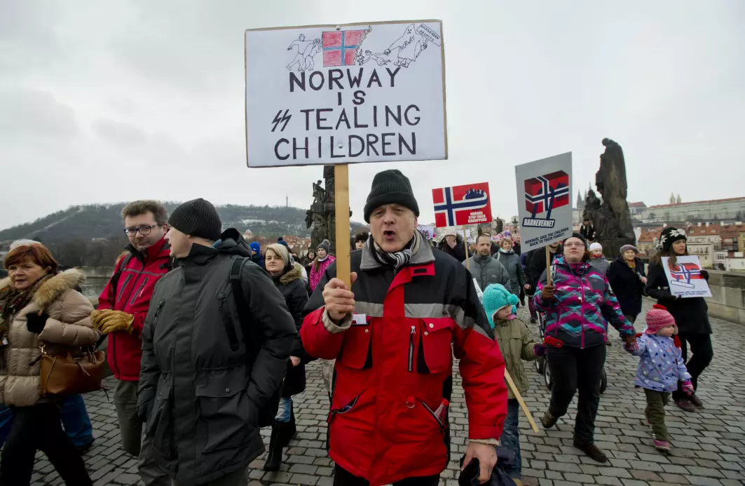 TOUGH CRITICISM: Kristin Haugevik (NUPI) and Cecilie B. Neumann (OsloMet) have studied how states manage international criticism. In 2016, international criticism of the Norwegian Child Welfare Services peaked. Here from a demonstration in Prague, January 2016.