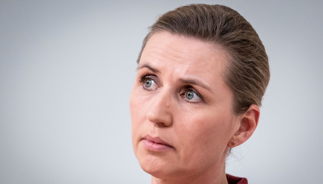 Både Stefan Löfven i Sverige og Jonas Gahr Støre i Norge følger tett med på det som skjer i det danske søsterpartiet, tror Grete Brochmann. Hun tror likevel ikke at Arbeiderpartiet kommer til å adoptere den ekstremt restriktive vendingen som man har gjort i Danmark. Selv om denne politikken har slått godt an blant de danske velgerne. Både Stefan Löfven i Sverige og Jonas Gahr Støre i Norge følger tett med på det som skjer i det danske søsterpartiet, tror Grete Brochmann. Hun tror likevel ikke at Arbeiderpartiet kommer til å adoptere den ekstremt restriktive vendingen som man har gjort i Danmark. Selv om denne politikken har slått godt an blant de danske velgerne.