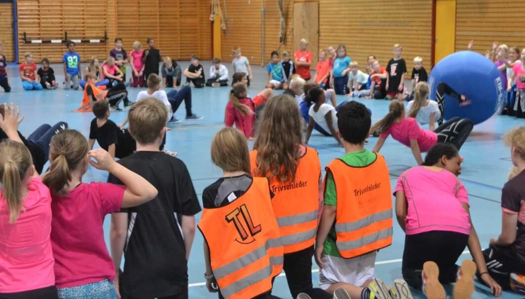 «Trivselsledere» er en organisering hvor noen elever velges ut til å ha ekstra ansvar for å arrangere og inkludere alle i aktiviteter i friminutter. «Trivselsledere» er en organisering hvor noen elever velges ut til å ha ekstra ansvar for å arrangere og inkludere alle i aktiviteter i friminutter.