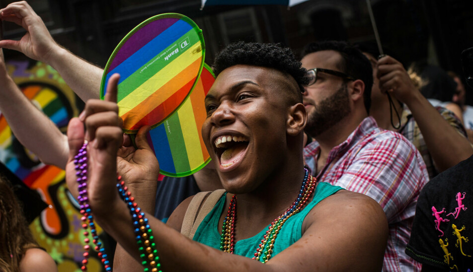 De unge skeive er mer åpne med sin seksuelle orientering enn tidligere generasjoner, i hvert fall i USA. Dette bildet er fra en Pride-parade i New York i 2013, kort tid etter at høyesterett mente det grunnlovsstridig å nekte likekjønnet ekteskap.