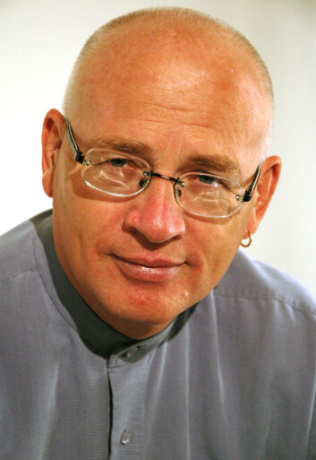 Språkprofessor Rolf Theil syns det er artig med språk som er ulikt vårt eget. (Foto: UiO) Språkprofessor Rolf Theil syns det er artig med språk som er ulikt vårt eget. (Foto: UiO)