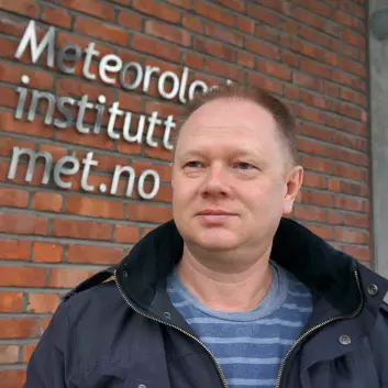 Yngve Nilsen er historiker og hovedforfatter for en jubileumsbok om meteorologiens historie i Norge. (Foto: Arnfinn Christensen)