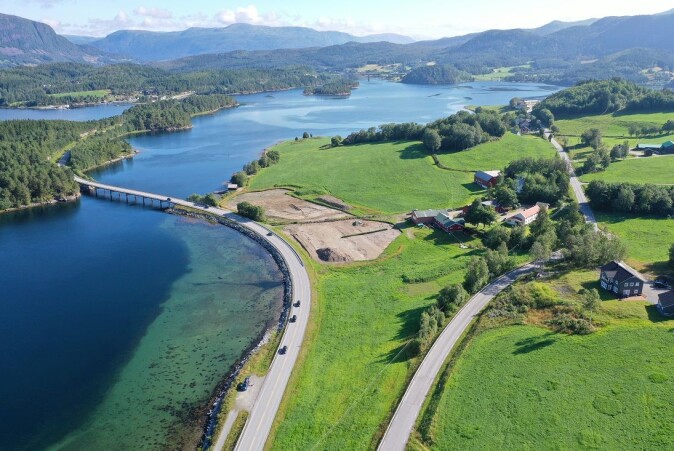 Arbeidet med tekstilene fra Hestnes er en del av de arkeologiske undersøkelsene som er gjennomført før bygging av ny E39 mellom Betna og Stormyra i Heim kommune. Arbeidet er finansiert av Statens Vegvesen. Arbeidet med tekstilene fra Hestnes er en del av de arkeologiske undersøkelsene som er gjennomført før bygging av ny E39 mellom Betna og Stormyra i Heim kommune. Arbeidet er finansiert av Statens Vegvesen.