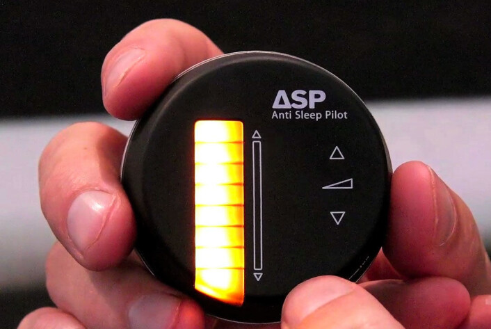 På tide med en hvil: Anti Sleep Pilot lyser rødt (Foto: Arnfinn Christensen) På tide med en hvil: Anti Sleep Pilot lyser rødt (Foto: Arnfinn Christensen)