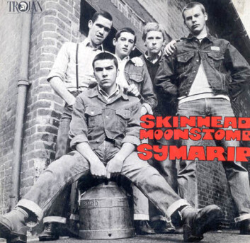 "Omslaget til Skinhead Moonstomp, en legendarisk reggae-singel." "Omslaget til Skinhead Moonstomp, en legendarisk reggae-singel."