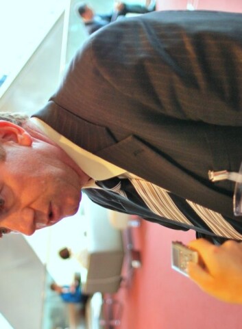William Murtagh og kollegene ved Space Weather Prediction Center arbeider med å sende ut romværvarsler, slik at satellitteiere og strømleverandører kan forberede seg på storm. (Foto: Hanne Jakobsen) William Murtagh og kollegene ved Space Weather Prediction Center arbeider med å sende ut romværvarsler, slik at satellitteiere og strømleverandører kan forberede seg på storm. (Foto: Hanne Jakobsen)