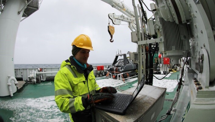 Jens Einar Bremnes programmerte USV før oppdraget og satte opp datainnsamlingsprogramvaren for lysmålinger Jens Einar Bremnes programmerte USV før oppdraget og satte opp datainnsamlingsprogramvaren for lysmålinger