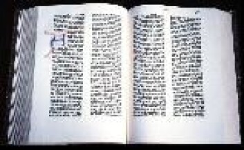 "Gutenbergs videreutvikling av trykkekunsten var svært viktig for kunnskapsutviklingen. Her bilde av hans 42-linjers bibel." "Gutenbergs videreutvikling av trykkekunsten var svært viktig for kunnskapsutviklingen. Her bilde av hans 42-linjers bibel."