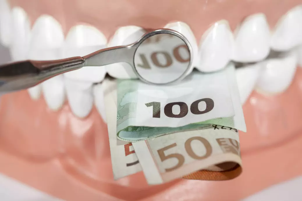 – De som ikke går til tannlegen fordi kostnaden er for høy, rapporterer også om dårligere oral helse, som påvirker dem i dagliglivet, forteller professor Anne Åstrøm.