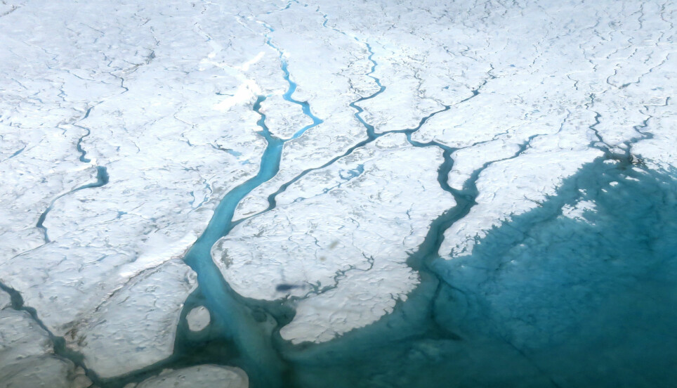 Smelting av is på land får havet til å stige. Reduserte CO2-utslipp kan halvere vannmengden.