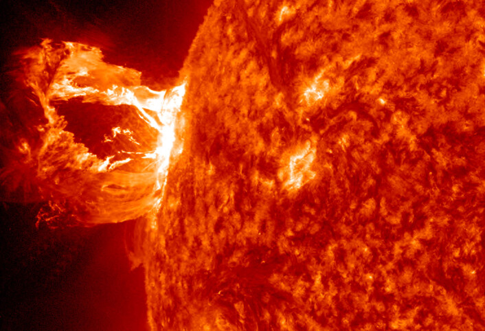 Et utbrudd på sola skaper solstorm i rommet. (Foto: Nasa/SDO) Et utbrudd på sola skaper solstorm i rommet. (Foto: Nasa/SDO)