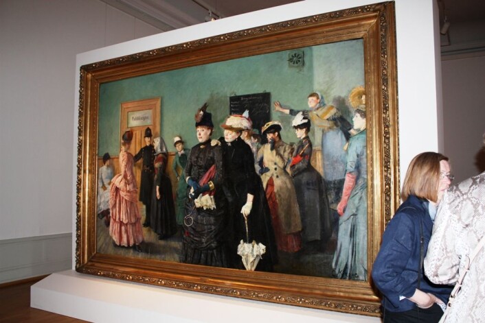 Albertine i politilægens venteværelse henger sentralt i Christian Krohg-utstillingen "Bilder som griper", på Nasjonalgalleriet i Oslo. (Foto: Marianne Nordahl) Albertine i politilægens venteværelse henger sentralt i Christian Krohg-utstillingen "Bilder som griper", på Nasjonalgalleriet i Oslo. (Foto: Marianne Nordahl)