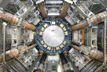 "Bildet viser hullet som er gravd ut til ATLAS-deketoren, 100 meter under bakkenivået. (Foto: CERN)" "Bildet viser hullet som er gravd ut til ATLAS-deketoren, 100 meter under bakkenivået. (Foto: CERN)"