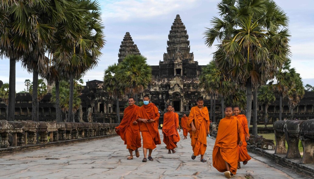 Dette er Angkor Wat-tempelet i Kambodsja, med Buddhist-munker på besøk. Dette er Angkor Wat-tempelet i Kambodsja, med Buddhist-munker på besøk.
