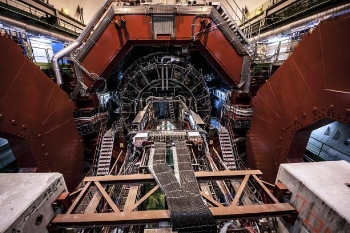 Partikkeldetektoren ALICE. I de neste to årene vil det ikke være eksperimenter ved CERN, mens partikkelakseleratoren blir oppgradert. Så langt har den bare kjørt på halv styrke. (Foto: Kristian Secher) Partikkeldetektoren ALICE. I de neste to årene vil det ikke være eksperimenter ved CERN, mens partikkelakseleratoren blir oppgradert. Så langt har den bare kjørt på halv styrke. (Foto: Kristian Secher)