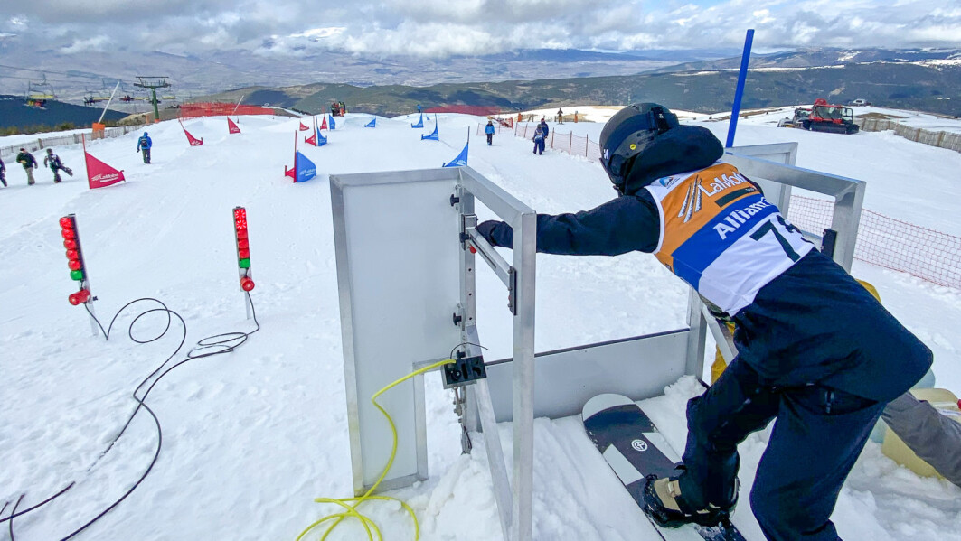Landslagskjører Kristian Moen på trening i La Molina i Spania – og i snøhallen i Landgraaf, Nederland. Landslagskjører Kristian Moen på trening i La Molina i Spania – og i snøhallen i Landgraaf, Nederland.