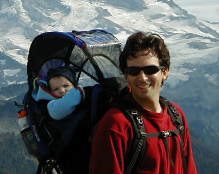 Fysikeren Silas Beane har skrevet en artikkel der han foreslår hvordan vi kan avsløre om vi lever i en datasimulering. Bildet er hentet fra nettsiden hans hos University of New Hampshire. (Foto: Silas R. Beane) Fysikeren Silas Beane har skrevet en artikkel der han foreslår hvordan vi kan avsløre om vi lever i en datasimulering. Bildet er hentet fra nettsiden hans hos University of New Hampshire. (Foto: Silas R. Beane)