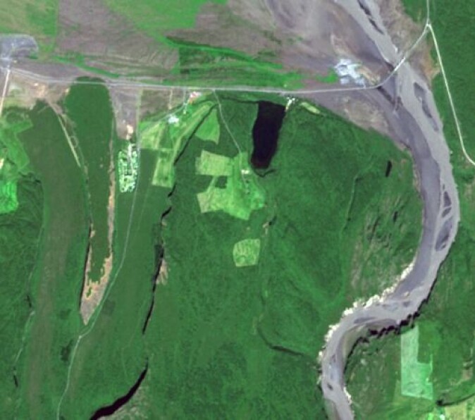 When the river rises high enough, water enters Ástjörn from the north. If the discharge is six to seven times higher, water also enters across the land on the south. When the river rises high enough, water enters Ástjörn from the north. If the discharge is six to seven times higher, water also enters across the land on the south.
