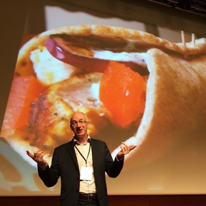 Engasjerte ansatte gir mer inntjening, ifølge en studie i en gresk hurtigmat-restaurant, sier professor Arnold Bakker. (Foto: Anne Lise Stranden/Forskning.no) Engasjerte ansatte gir mer inntjening, ifølge en studie i en gresk hurtigmat-restaurant, sier professor Arnold Bakker. (Foto: Anne Lise Stranden/Forskning.no)