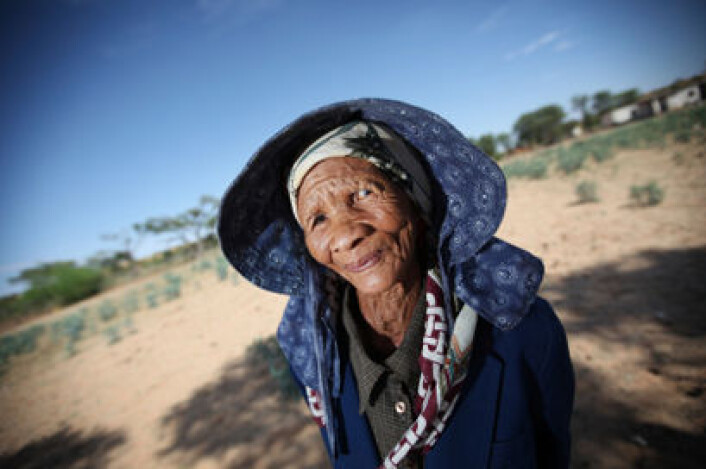 Bildet av 82 år gamle Una, som tilhører san-gruppen khomani, ble tatt i Kalahariørkenen i Sør-Afrika for tre år siden. Ny studie viser at sanfolkenes forfedre skilte lag med andre afrikanere for minst 100 000 år siden. (Illustrasjonsfoto: Dan Kitwood/iStokcphoto) Bildet av 82 år gamle Una, som tilhører san-gruppen khomani, ble tatt i Kalahariørkenen i Sør-Afrika for tre år siden. Ny studie viser at sanfolkenes forfedre skilte lag med andre afrikanere for minst 100 000 år siden. (Illustrasjonsfoto: Dan Kitwood/iStokcphoto)