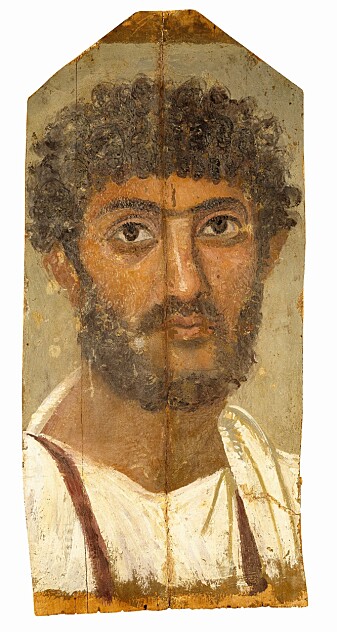 Mumieportrett av en mann fra Ar-Rubayât i Fajum-distriktet i det romerske Egypt, c. 150-200 e.Kr. Mannen har mørkt, krøllete hår og fullskjegg. Mumieportrett av en mann fra Ar-Rubayât i Fajum-distriktet i det romerske Egypt, c. 150-200 e.Kr. Mannen har mørkt, krøllete hår og fullskjegg.