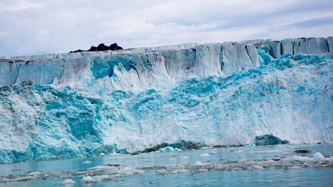 Denne isbreen på Svalbard bidrar til at havnivået stiger med omtrent 3,3 millimeter per år. Det er én centimeter på tre år. Denne isbreen på Svalbard bidrar til at havnivået stiger med omtrent 3,3 millimeter per år. Det er én centimeter på tre år.
