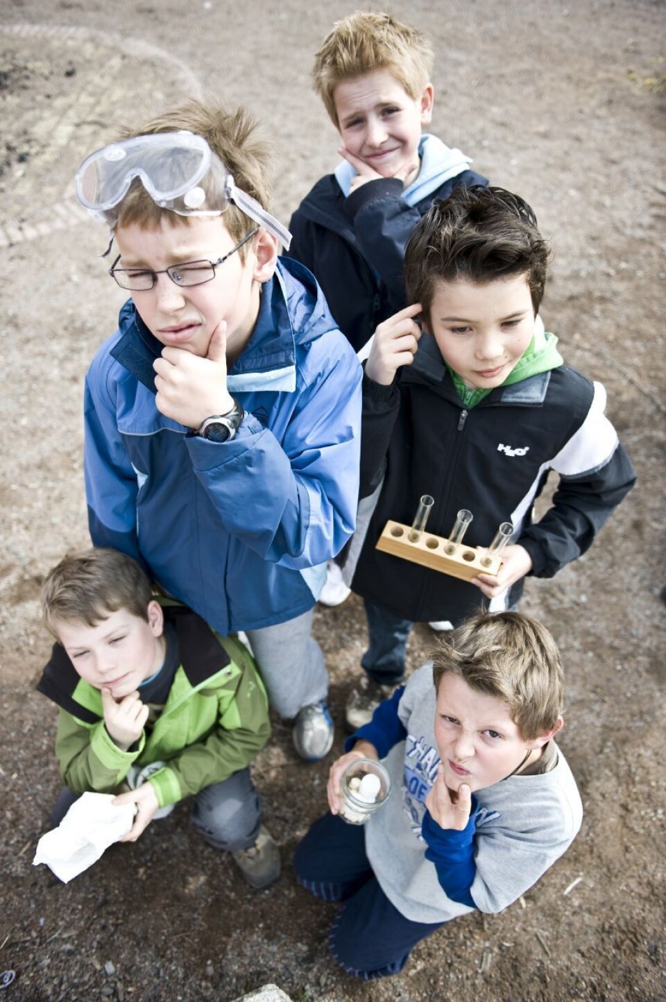 Eiksmarka skole i Bærum slår alle rekorder i Årets Nysgjerrigper 2009, med 30 innleverte bidrag. Elevene fra klasse 5D (bildet) har sikret seg finaleplass med forskning på grillede marshmallows. (Foto: Andreas B. Johansen)