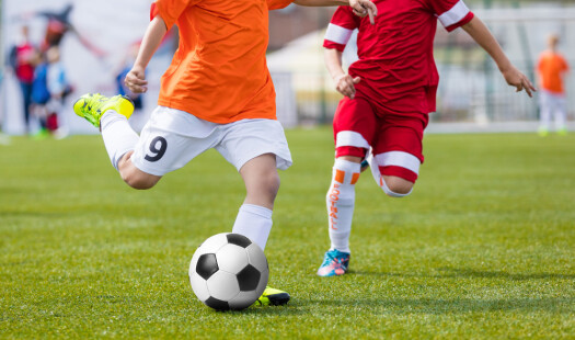Å dyrke frem toppspillere i 9-10-årsalderen bryter med idrettens barnebestemmelser