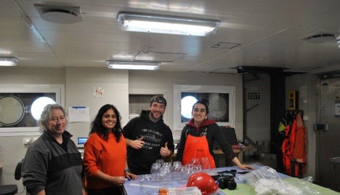 Gjørmegjengen: Silvia, Arunima, Eric og Thaise Gjørmegjengen: Silvia, Arunima, Eric og Thaise